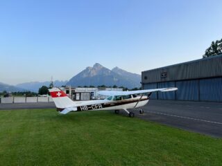 Ready for another beautiful day in the air 😎
#fly4fun #c172 #cessna #lsze #badragaz🇨🇭 #aviation #aviationlovers #pilot #piloteyes #aviationphoto #hbceu #hbcfr #cessna172 #pilotlife #mountainflying #cessna #badragaz #learntofly #flightschool #flyinthealps