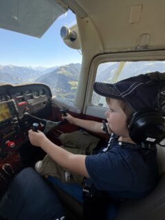 Die Zukunft der Luftfahrt sitzt schon im Cockpit ✈️ - The future of aviation is already in the cockpit
#fly4fun #c172 #cessna #lsze #badragaz🇨🇭 #aviation #aviationlovers #pilot #piloteyes #aviationphoto #hbceu #cessna172 #pilotlife #mountainflying #cessna #badragaz #learntofly #flightschool #flyinthealps